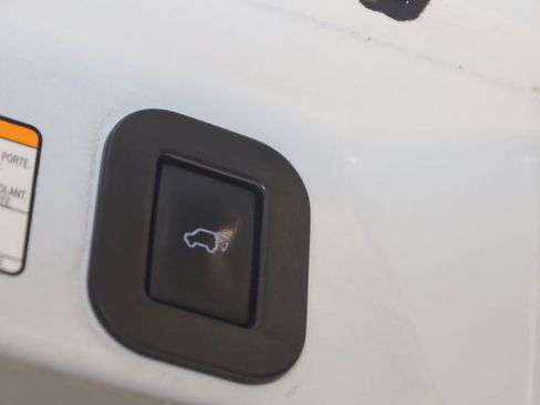 Used 2018 Toyota Sienna SE FWD image 46