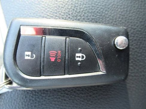 Used 2019 Toyota RAV4 LE FWD image 30