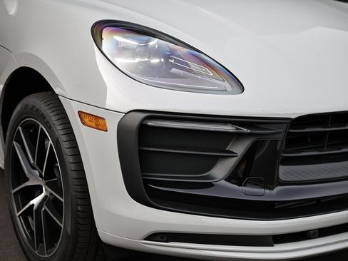 New 2026 Porsche Macan image 17