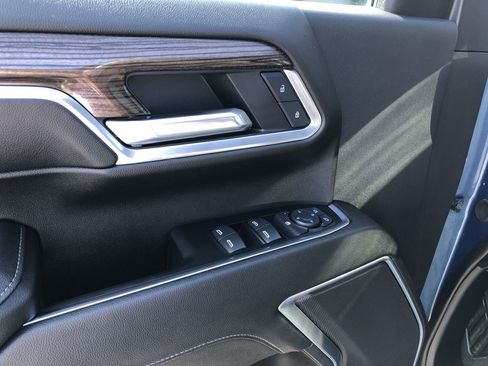 Used 2025 Chevrolet Silverado 2500 LT image 12