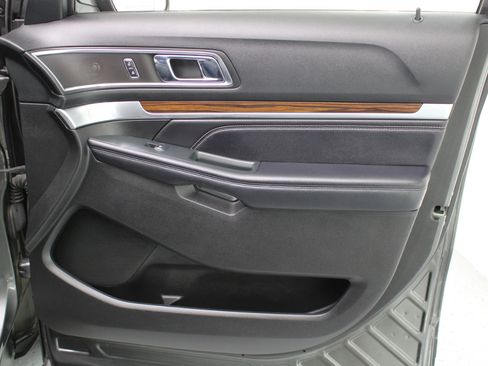 Used 2018 Ford Explorer Limited image 53