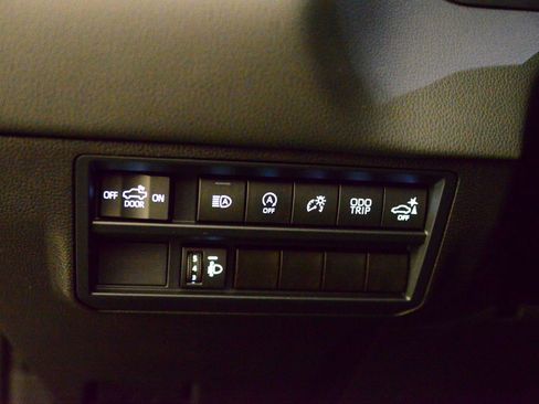 Used 2025 Toyota Tundra Limited image 14