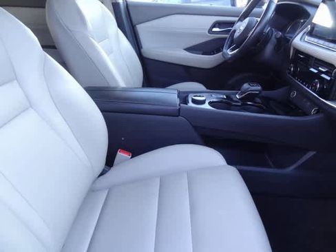 Used 2022 Nissan Rogue SV w/ SV Premium Package image 25