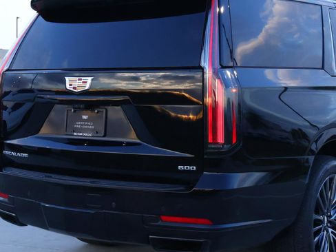 Used 2025 Cadillac Escalade ESV Sport Platinum image 11