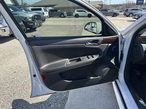 Used 2012 Chevrolet Impala LTZ image 29