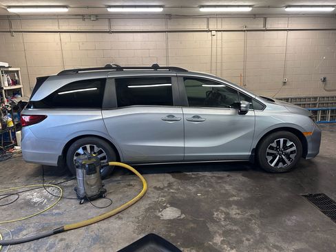 Used 2025 Honda Odyssey EX-L image 5