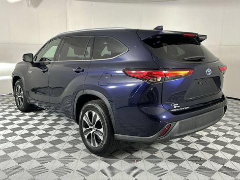 Used 2021 Toyota Highlander XLE FWD image 6