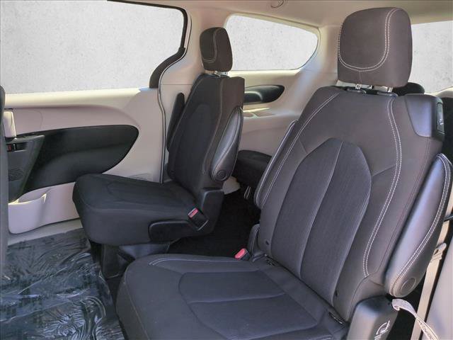 Used 2023 Chrysler Voyager LX FWD image 17