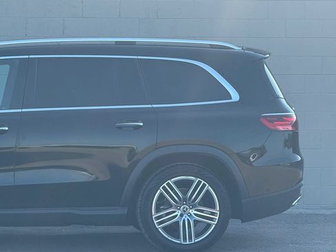 Used 2024 Mercedes-Benz GLS 450 4MATIC image 4