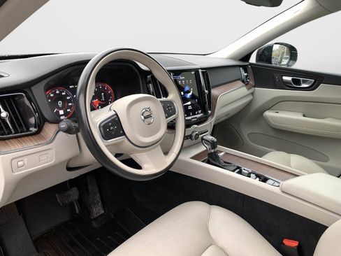 Used 2021 Volvo XC60 T6 Momentum w/ Premium Package image 31