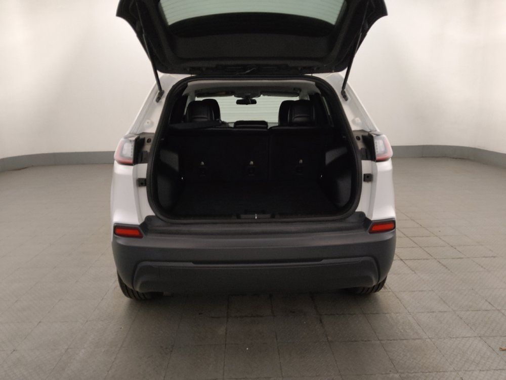 Used 2019 Jeep Cherokee Latitude Plus w/ Cold Weather Group AWD/4WD image 29