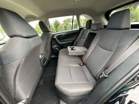 Used 2025 Toyota RAV4 LE AWD/4WD image 17