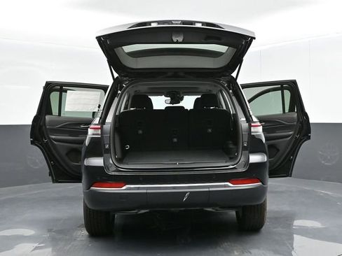 Used 2024 Jeep Grand Cherokee Laredo X AWD/4WD image 60
