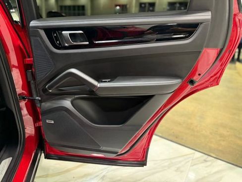 Used 2021 Porsche Cayenne S image 38