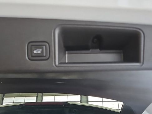 Used 2024 GMC Terrain SLT image 19