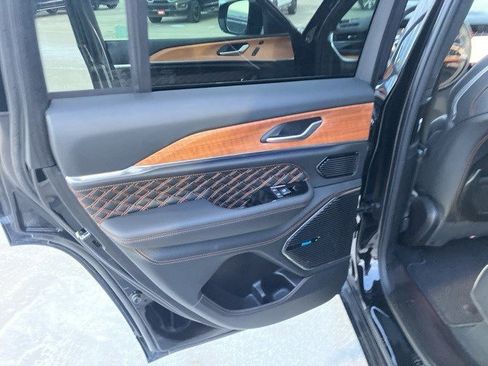 Used 2023 Jeep Grand Cherokee Summit image 24