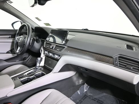 Used 2018 Honda Accord Touring image 14