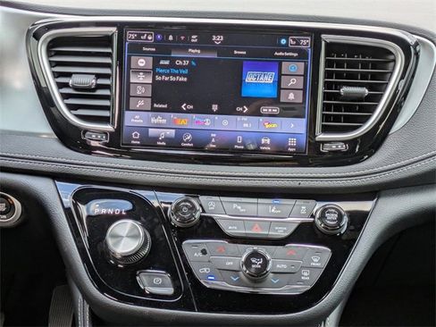 New 2026 Chrysler Pacifica Limited w/ Trailer Tow Group image 20