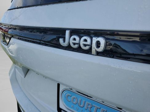 New 2025 Jeep Grand Cherokee Laredo X image 29