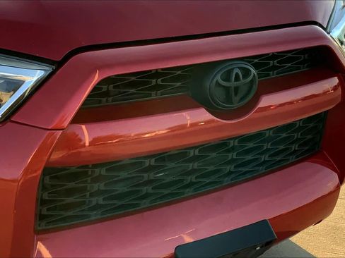 Used 2017 Toyota 4Runner SR5 Premium image 28