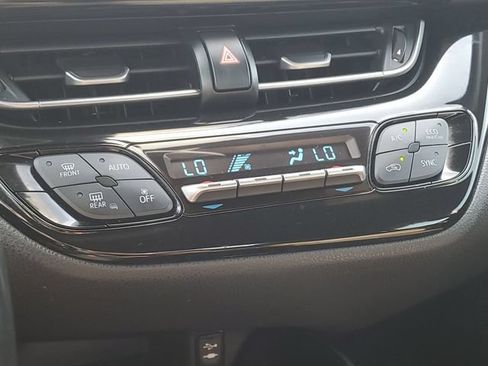 Used 2019 Toyota C-HR XLE FWD image 18