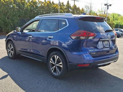 Certified 2019 Nissan Rogue SV w/ Sun & Sound Touring Package AWD/4WD image 4