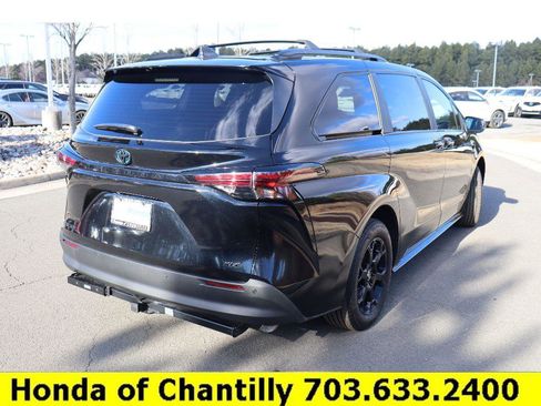 Used 2025 Toyota Sienna XLE Woodland Edition image 7