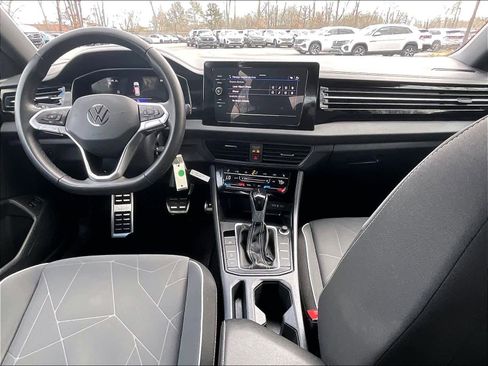 Used 2025 Volkswagen Jetta Sport image 21
