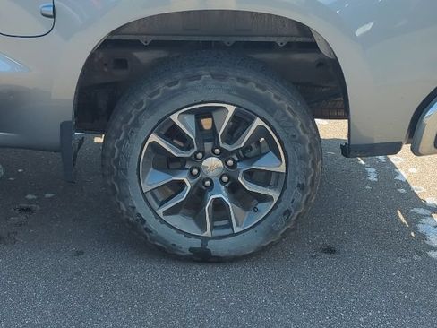 Used 2023 Chevrolet Silverado 1500 LT AWD/4WD image 33