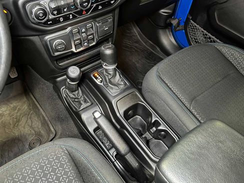 Used 2021 Jeep Wrangler Unlimited Islander image 31