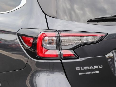 Certified 2025 Subaru Outback Premium AWD/4WD image 9