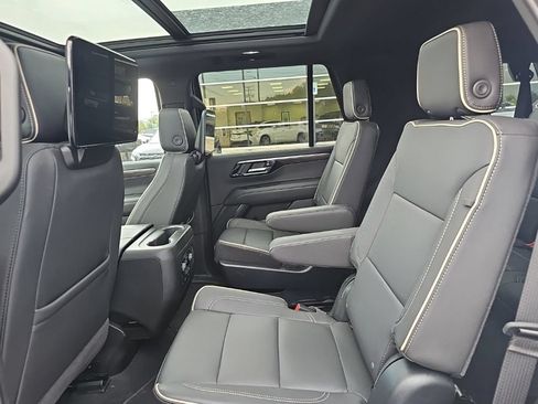 Used 2025 Chevrolet Tahoe Premier AWD/4WD image 12