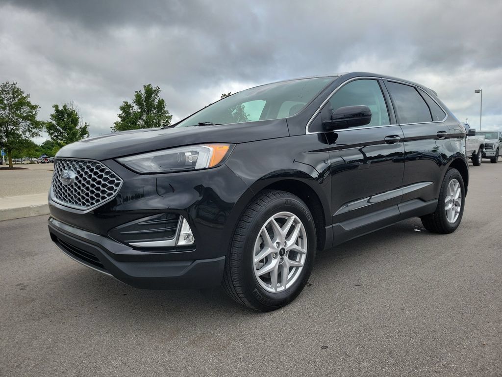 Used 2024 Ford Edge SEL w/ Convenience Package AWD/4WD image 2