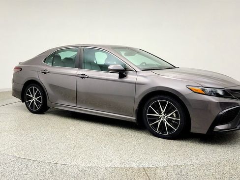 Used 2023 Toyota Camry SE w/ Cold Weather Package AWD/4WD image 3