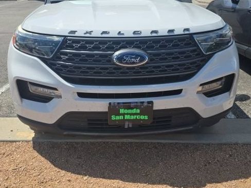 Used 2021 Ford Explorer XLT w/ Equipment Group 202A RWD image 2