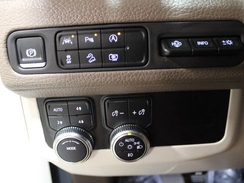 Used 2024 GMC Yukon XL Denali AWD/4WD image 40