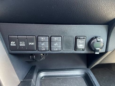 Used 2016 Toyota RAV4 Limited AWD/4WD image 31