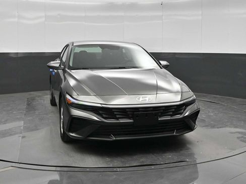 New 2026 Hyundai Elantra SE FWD image 2