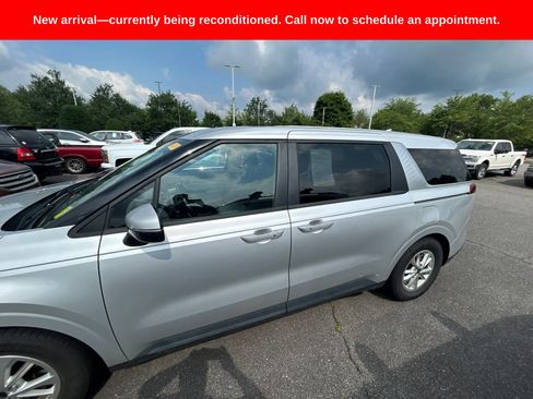 Used 2022 Kia Carnival LX FWD image 11