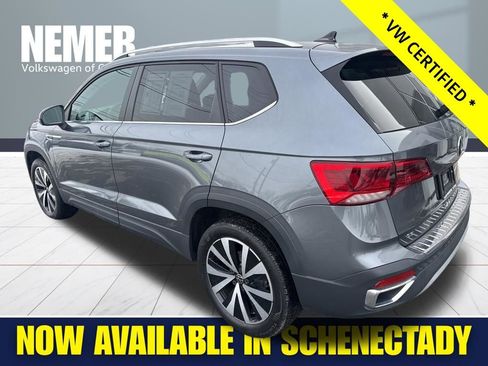 Certified 2022 Volkswagen Taos SE w/ IQ.Drive SE Package image 8