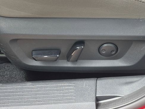 Used 2025 Nissan Rogue SV FWD image 22
