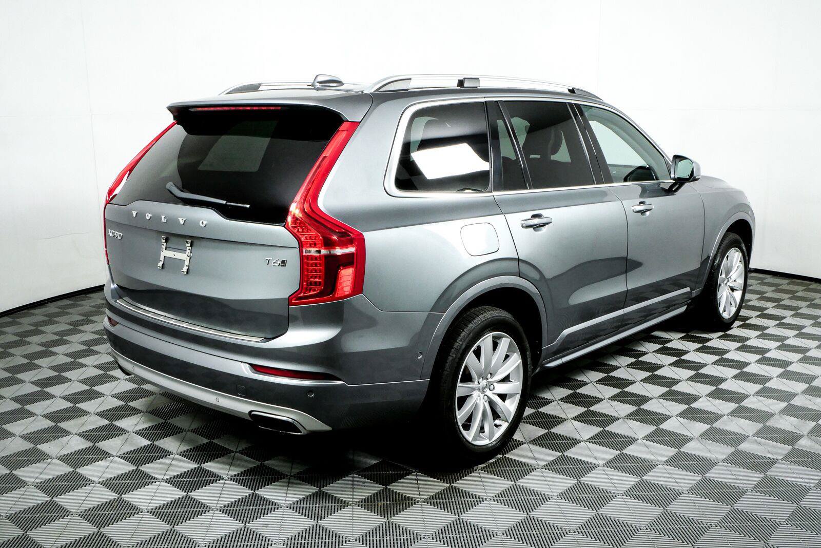 Used 2018 Volvo XC90 T6 Momentum w/ Convenience Package AWD/4WD image 3