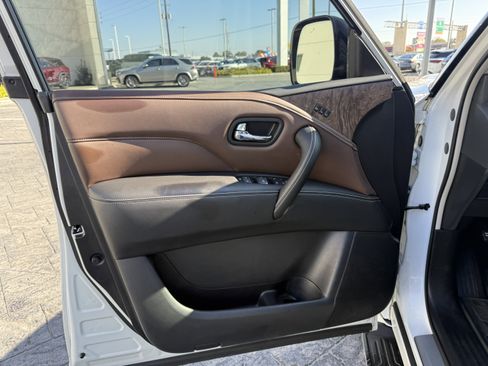 Certified 2024 INFINITI QX80 Premium Select image 10