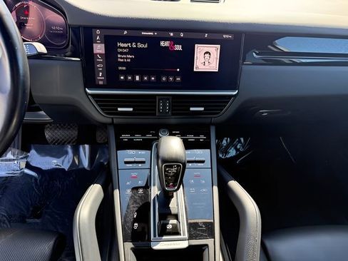 Used 2021 Porsche Cayenne Coupe image 19