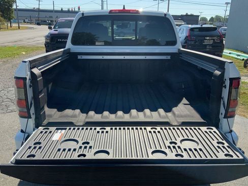 Used 2022 Nissan Frontier SV AWD/4WD image 12