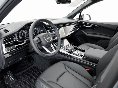 Certified 2025 Audi Q7 3.0T Premium Plus image 4