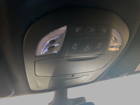 Used 2026 Chrysler Pacifica Select image 30