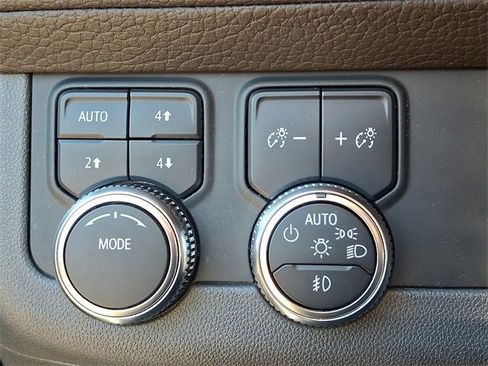 Used 2021 GMC Yukon Denali w/ Denali Premium Package image 26