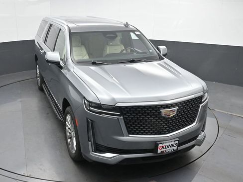 Used 2023 Cadillac Escalade ESV Premium Luxury image 42
