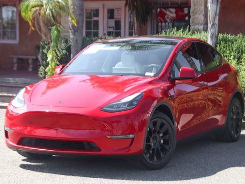 Used 2023 Tesla Model Y Long Range AWD/4WD image 4